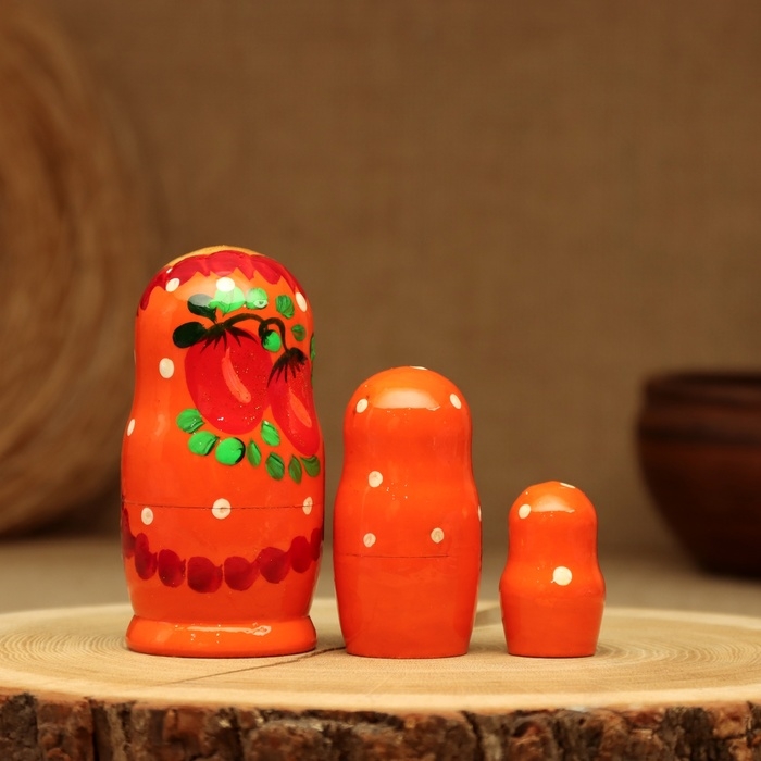 Матрёшка «Земляничка», оранжевое платье, 3 кукольная, 10-12 см