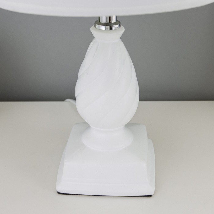 Лампа настольная "Шанталь" 1хЕ14 40Вт белый 20х20х30 см RISALUX