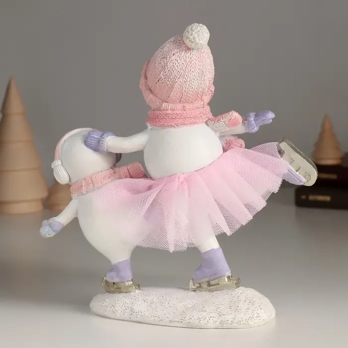 Фигурка полистоун &laquo;Счастливые снеговички на коньках&raquo;, 17&times;6&times;18 см