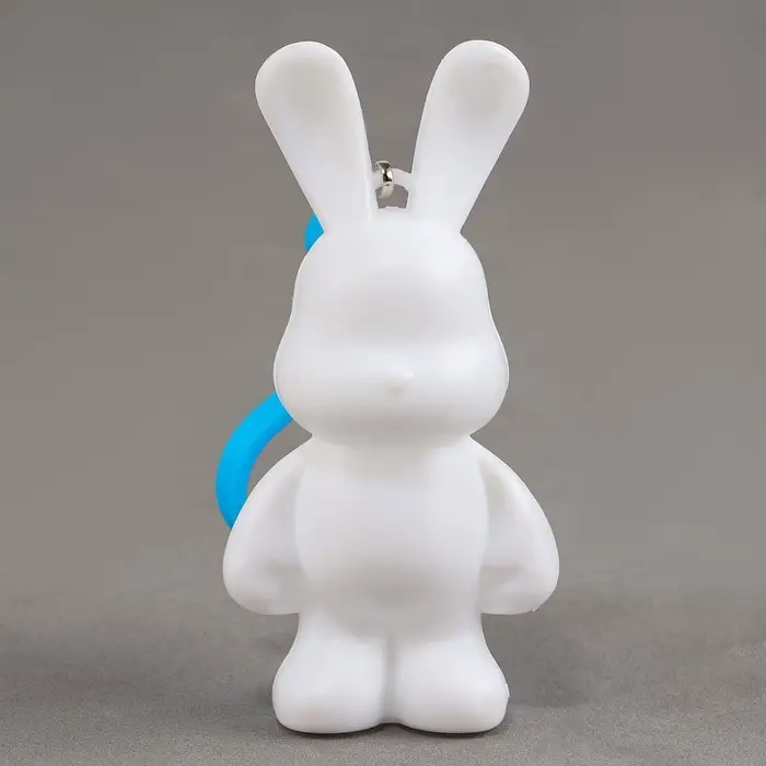 Алмазная мозаика на брелоке "Зайка"