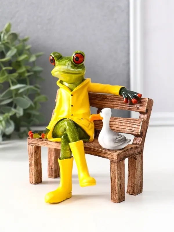 Сувенир полистоун лак "Лягуха в плаще и сапогах на скамейке с чайкой" 12х9,5х13 см