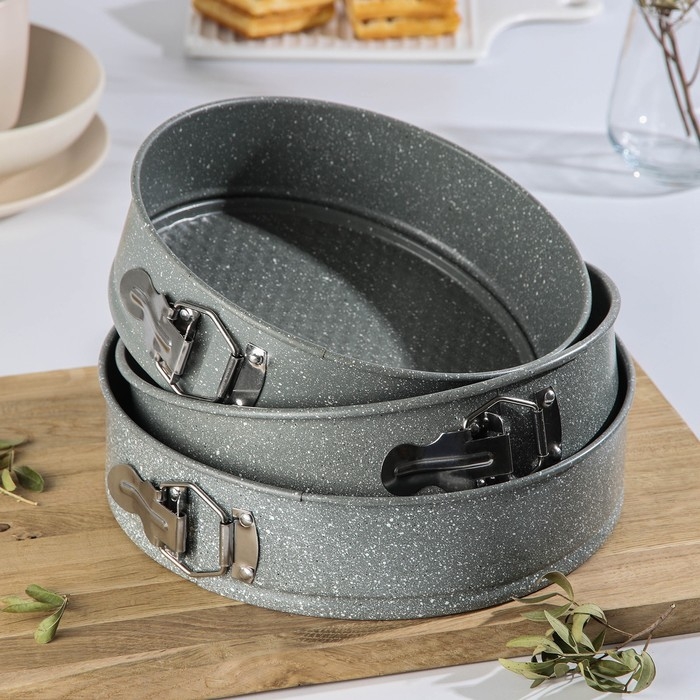 Набор форм для выпечки «Элин Мрамор. Круг», d=22/24/26 см, съёмное дно, антипригарное покрытие, цвет серый Набор форм для выпечки «Элин Мрамор. Круг», d=22/24/26 см, съёмное дно, антипригарное покрытие, цвет серый