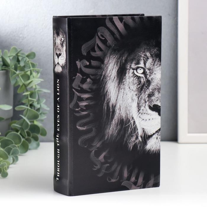 Сейф-книга дерево, кожзам  Сейф-книга дерево, кожзам "Лев. Through the eves of a lion" 21х13х5 см