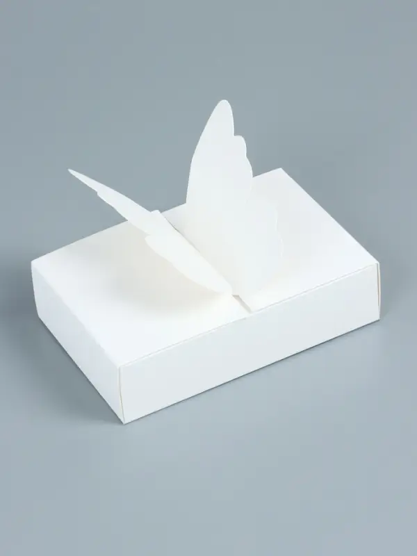 Коробка для 6 конфет бабочка, 12.6×8.3×4 см Коробка для 6 конфет бабочка, 12.6×8.3×4 см