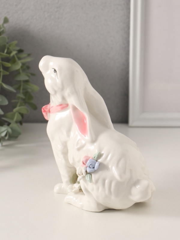 Сувенир керамика Сувенир керамика "Белый кролик с розовым бантом и розочками" 17,5х9,5х16 см