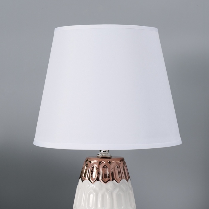 Настольная лампа с абажуром RISALUX «Деметра», Е14, 40 Вт, белый, 20×20×33 см Настольная лампа с абажуром RISALUX «Деметра», Е14, 40 Вт, белый, 20×20×33 см