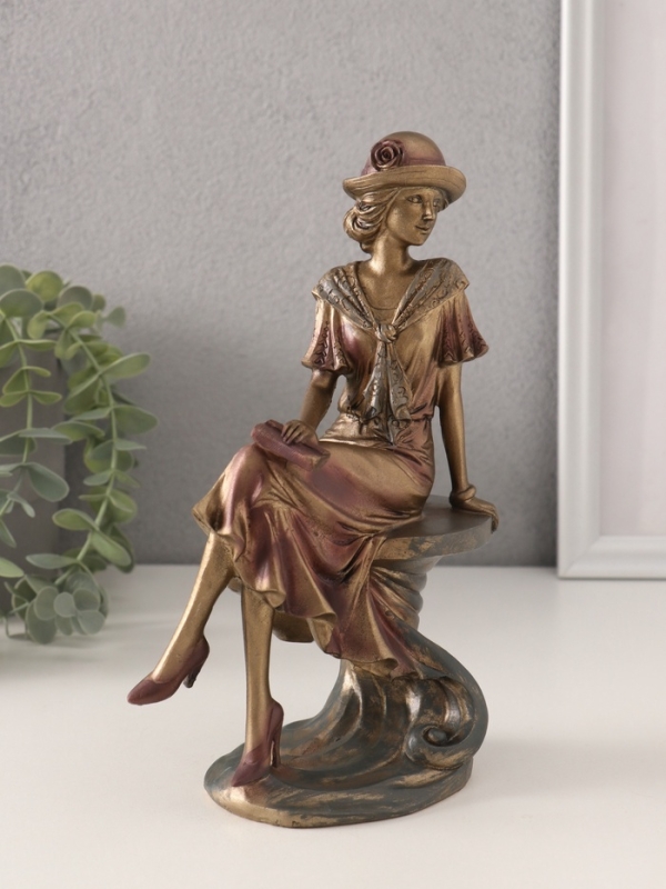 Сувенир полистоун  Сувенир полистоун "Леди в шляпке-котелке с цветком" бронзо-фиолетовый 13х8х21,5 см