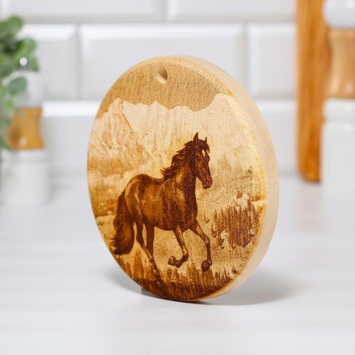 Доска из массива кедра «Лошадь», круглая, 18 × 18 см