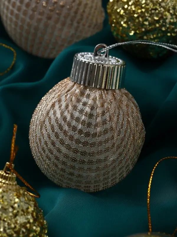 Набор шаров пластик d-6 см, 9 шт Набор шаров пластик d-6 см, 9 шт "Капризы зимы" золото