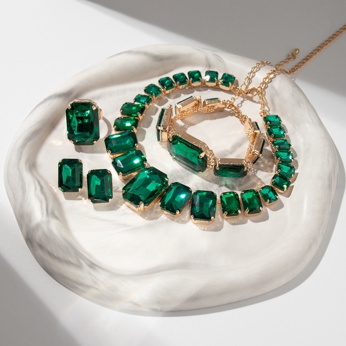 Набор 4 предмета: серьги, колье, браслет, кольцо «Вечерний» объём, зелёный в золоте Набор 4 предмета: серьги, колье, браслет, кольцо «Вечерний» объём, зелёный в золоте