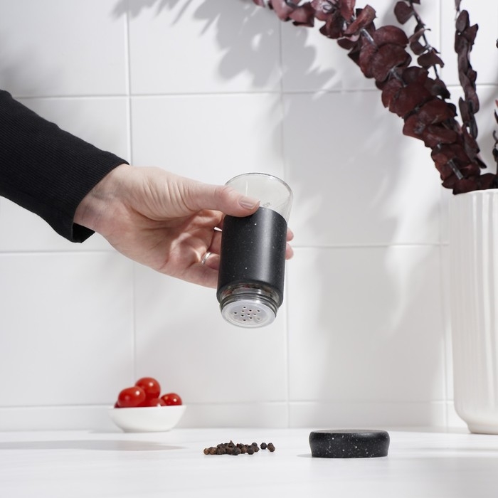 Солонка стеклянная «Стиль», 150 мл, 5,5×8 см, цвет чёрный мрамор Солонка стеклянная «Стиль», 150 мл, 5,5×8 см, цвет чёрный мрамор