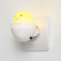 Ночник LED "Цыплёнок в яйце" 6,5х6х6 см RISALUX