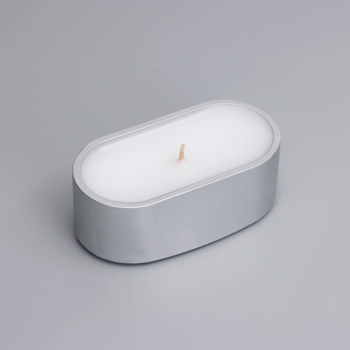 Свеча в овальном подсвечнике из гипса,9,5х4,7х3см,серебро Свеча в овальном подсвечнике из гипса,9,5х4,7х3см,серебро