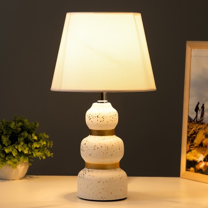 Настольная лампа Настольная лампа "Анно" 1хE14 белый 22,5х22,5х38 см RISALUX