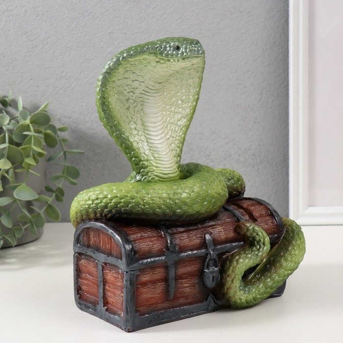 Копилка Копилка"КОБРА НА СУНДУКЕ "  20 х 17 х 12 см.