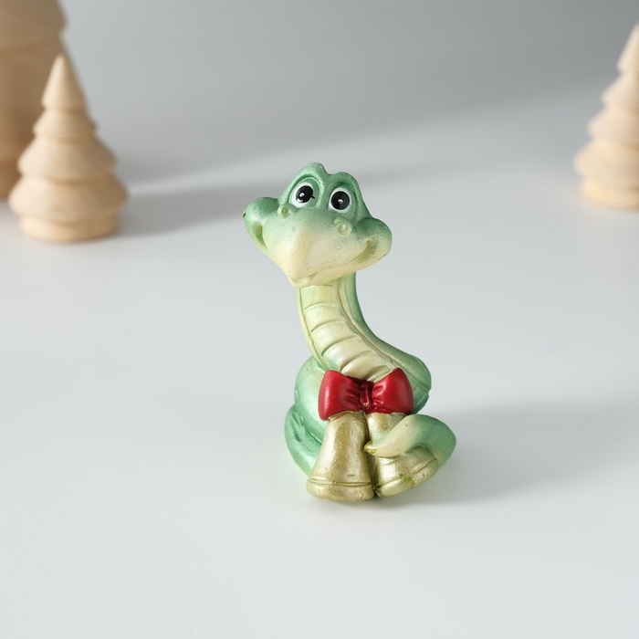 Сувенир полистоун Сувенир полистоун "Змейка с колокольчиками/звездой" МИКС 3,5х3,5х6,5 см