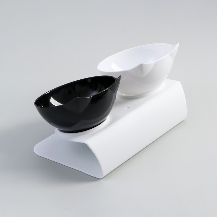 Миски пластиковые на белой подставке 27,5 х 14 х 15 см чёрная/белая Миски пластиковые на белой подставке 27,5 х 14 х 15 см чёрная/белая