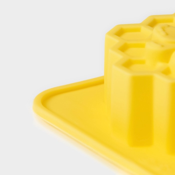 Форма для выпечки Доляна «Пчелиный рай», силикон, 6 ячеек, 25,7×17,7×3 см, цвет жёлтый