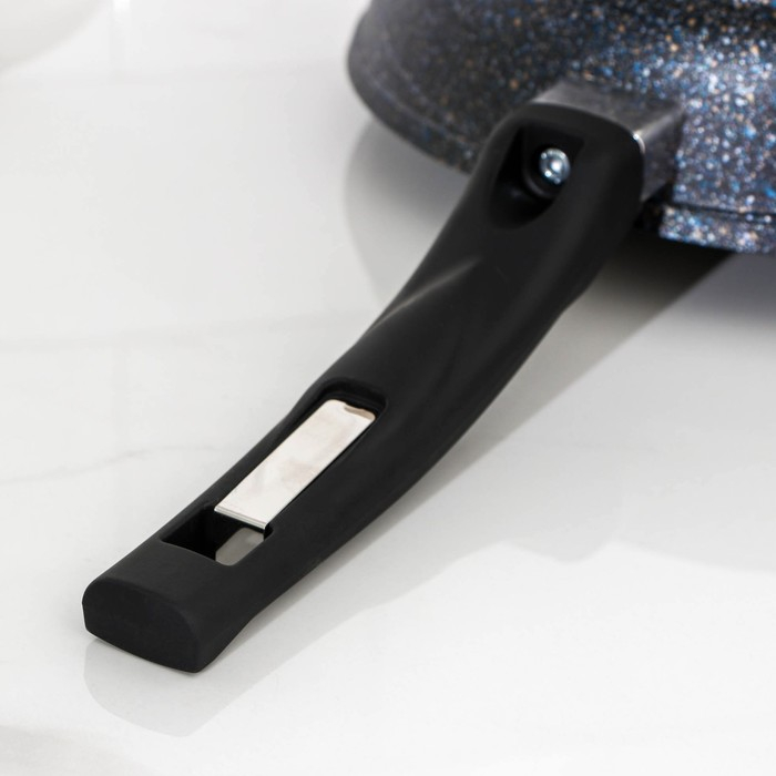 Сковорода «Гранит Star», d=24 см, стеклянная крышка, антипригарное покрытие, тёмно-синий Сковорода «Гранит Star», d=24 см, стеклянная крышка, антипригарное покрытие, тёмно-синий