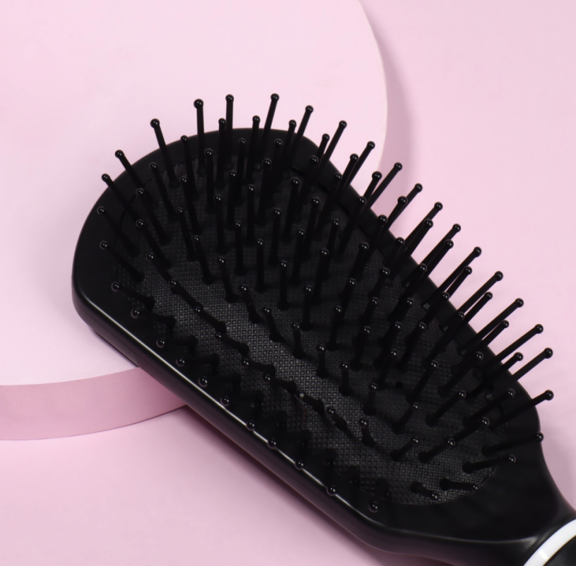 Расчёска массажная, 6,5 × 24 см, цвет чёрный/белый Расчёска массажная, 6,5 × 24 см, цвет чёрный/белый