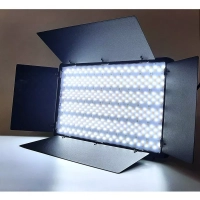 Светодиодная панель со шторками для фотосъемки LED-600 RGB ISA