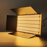 Светодиодная панель со шторками для фотосъемки LED-600 RGB ISA