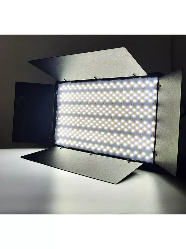 Светодиодная панель со шторками для фотосъемки LED-600 RGB ISA
