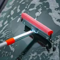 Щетка для мытья стекол с телескопич. ручкой, поролоном и водосгоном (90-130см)