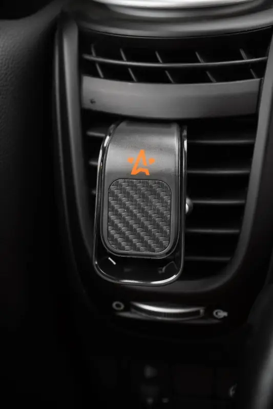 Держатель для телефона автомобильный в дефлектор прищепка магнитный прямоугольный