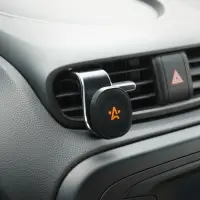 Держатель для телефона автомобильный в дефлектор прищепка магнитный регулируемый