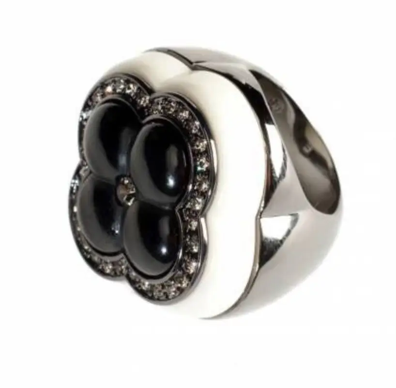 Кольцо  (р.7- 17-17,5) Камелия "Chaнel style" бел,черный пластик