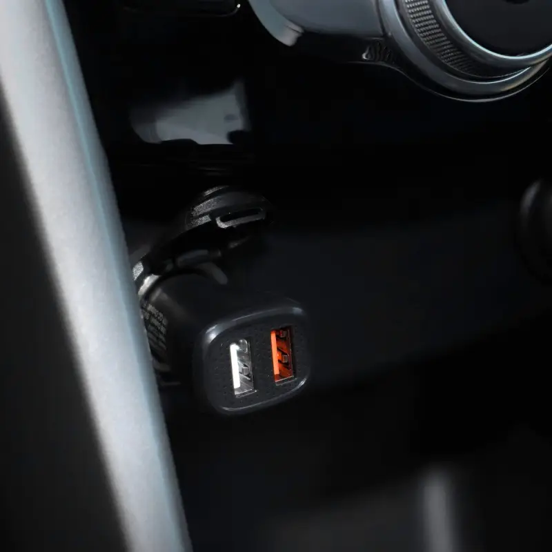 Адаптер автомобильный 2хUSB QC 3.0 + 2.1А 12/24В Адаптер автомобильный 2хUSB QC 3.0 + 2.1А 12/24В