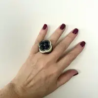 Кольцо  (р.7- 17-17,5) Камелия "Chaнel style" бел,черный пластик