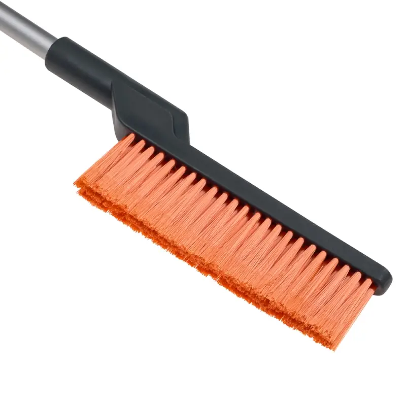 ЕРМАК Щетка для уборки снега с распушенной щетиной+скребок, 78см ЕРМАК Щетка для уборки снега с распушенной щетиной+скребок, 78см