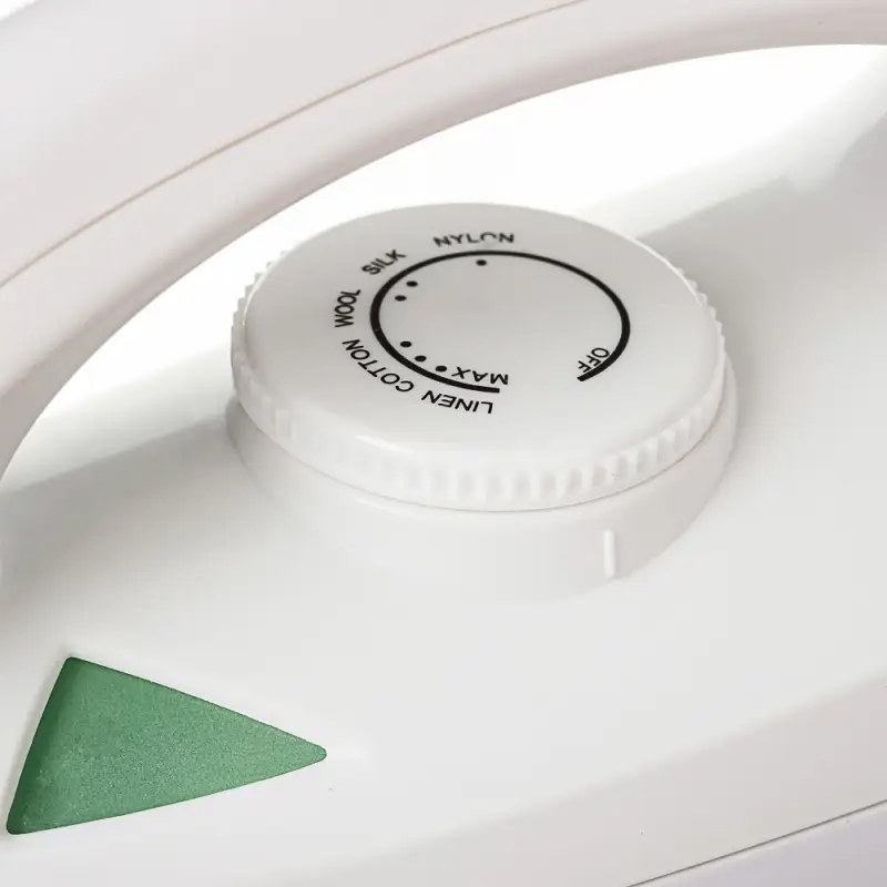 LEBEN Утюг с отпаривателем 1200 Вт, подошва - антипригарное покрытие LEBEN Утюг с отпаривателем 1200 Вт, подошва - антипригарное покрытие