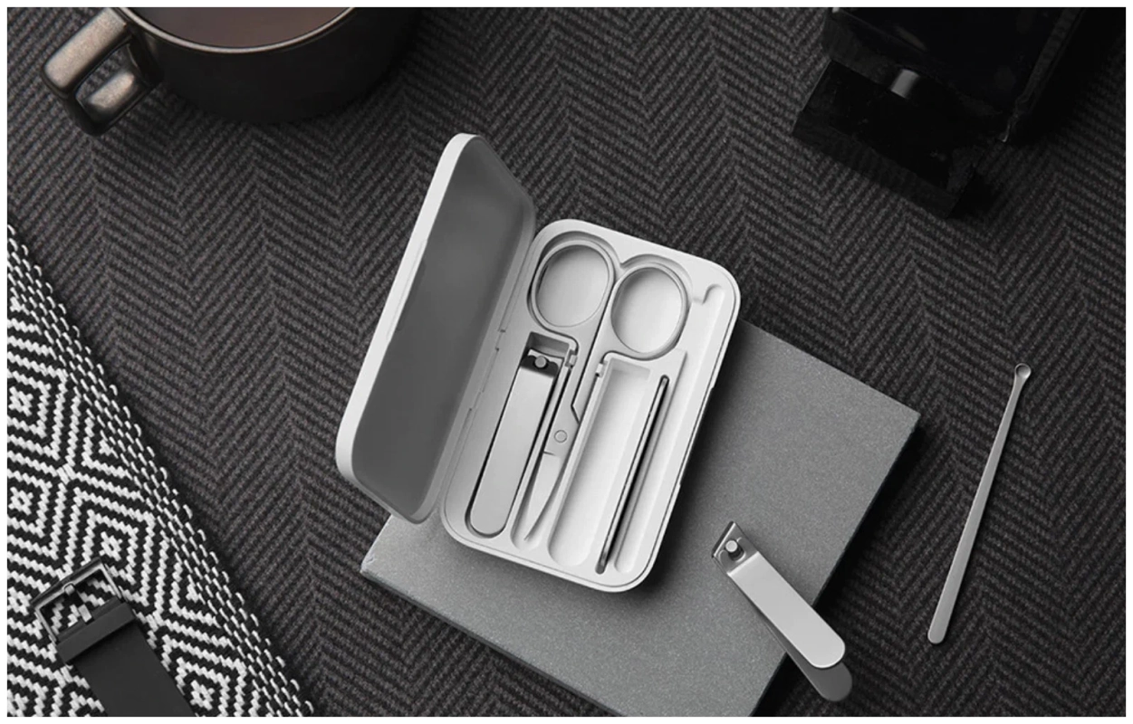 Маникюрный набор 5 в 1 Xiaomi  Nail для маникюра, педикюра, инструменты из нержавеющей стали с дизайном и ударопрочным кейсом белый Маникюрный набор 5 в 1 Xiaomi  Nail для маникюра, педикюра, инструменты из нержавеющей стали с дизайном и ударопрочным кейсом белый