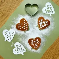 Кулинарная форма "Сердце" с 3 трафаретами Кулинарная форма "Сердце" с 3 трафаретами