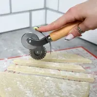 Пиццерезка тесторезка Ретро