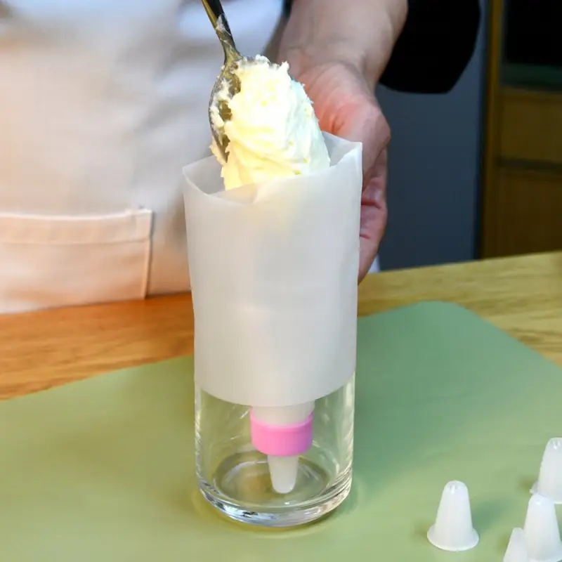 Декоратор для крема с 6 насадками Декоратор для крема с 6 насадками