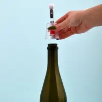 Пробка для бутылки с зажимом Стаканчик Пробка для бутылки с зажимом Стаканчик