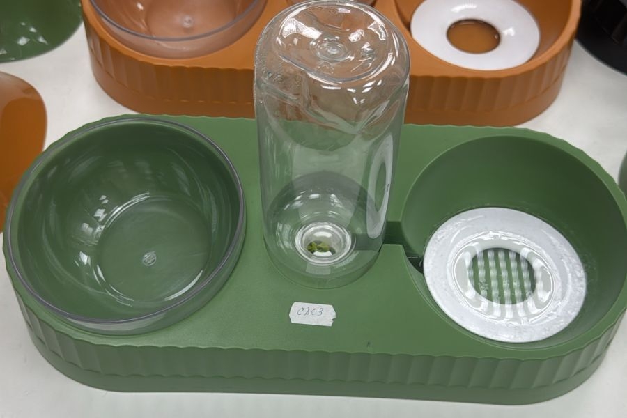 Миска с автопоилкой зеленая Миска с автопоилкой зеленая