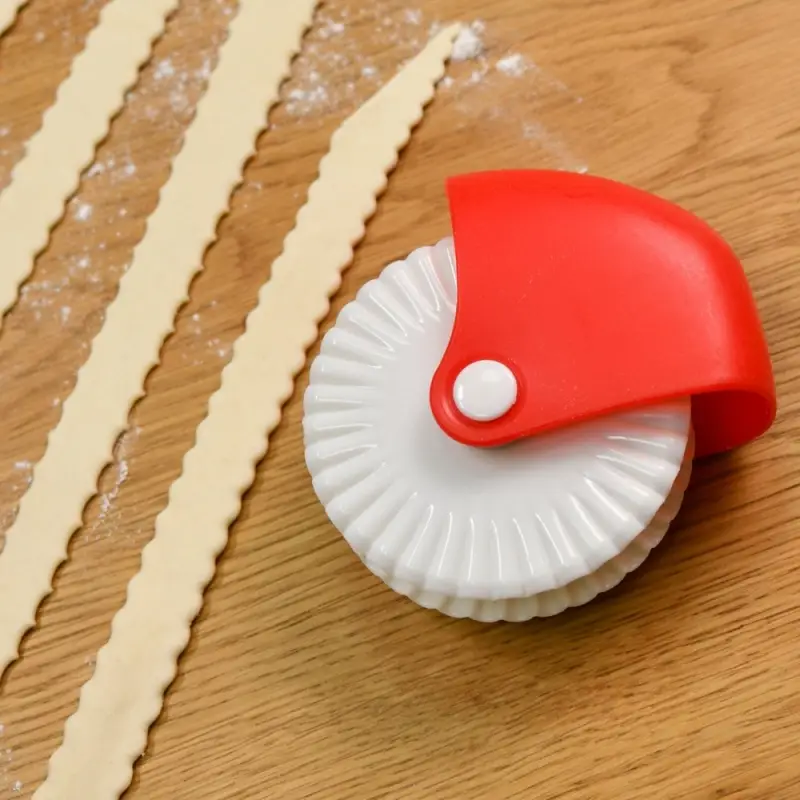 Нож для теста для нарезки фигурных полосок