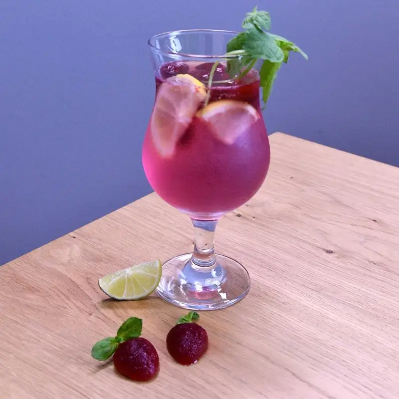 Форма для льда Клубничка Форма для льда Клубничка