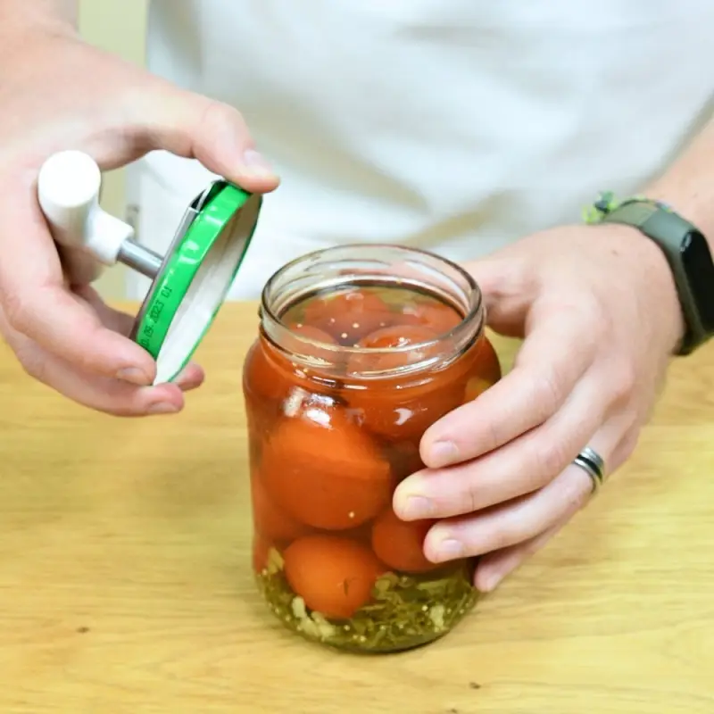 Открывалка для банок с винтовыми крышками Открывалка для банок с винтовыми крышками