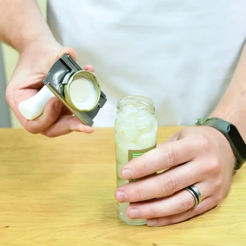 Открывалка для банок с винтовыми крышками Открывалка для банок с винтовыми крышками