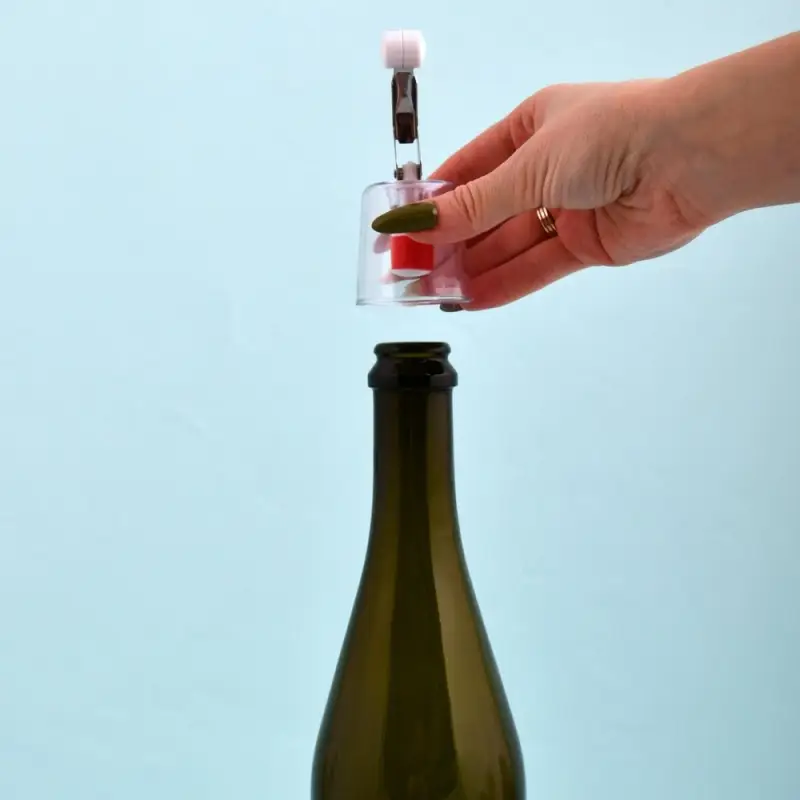 Пробка для бутылки с зажимом Стаканчик Пробка для бутылки с зажимом Стаканчик