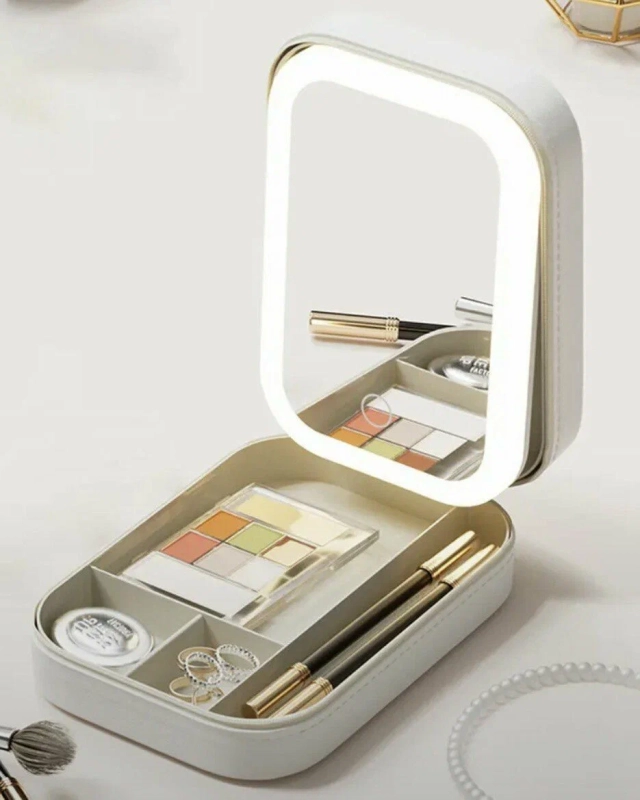 Косметичка с LED подсветкой и зеркалом Косметичка с LED подсветкой и зеркалом