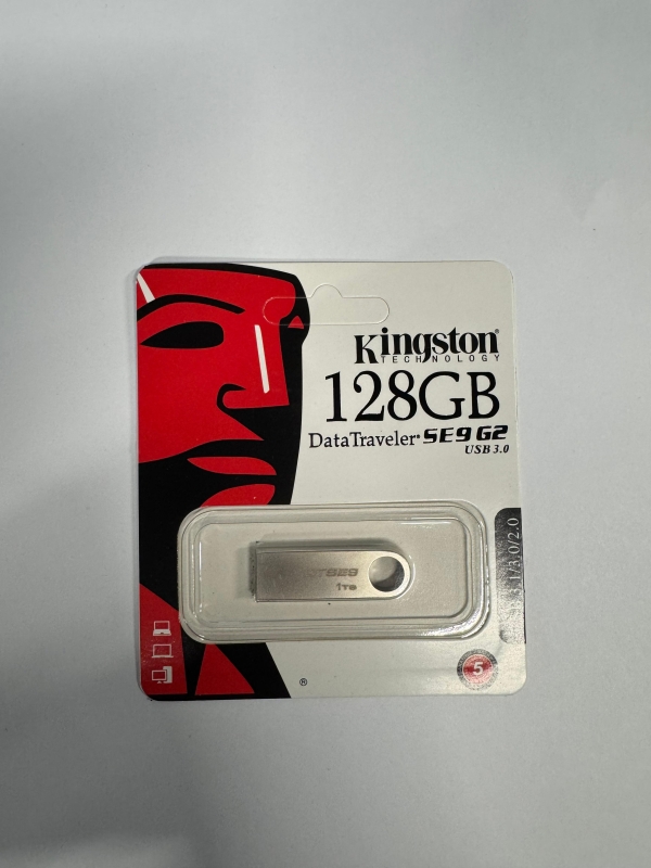 USB Флеш-накопитель 128 ГБ серебристый USB Флеш-накопитель 128 ГБ серебристый