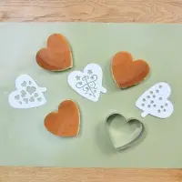 Кулинарная форма "Сердце" с 3 трафаретами Кулинарная форма "Сердце" с 3 трафаретами