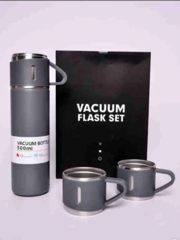 Подарочный набор Термос и кружки (цвет в ассортименте) Подарочный набор Термос и кружки (цвет в ассортименте)